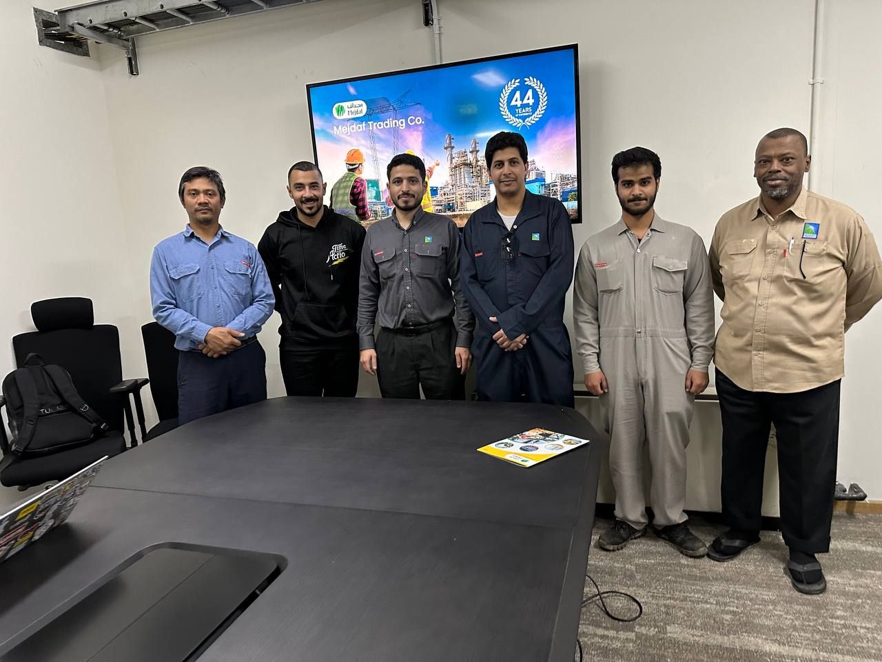 Group photo following the Aramco client training